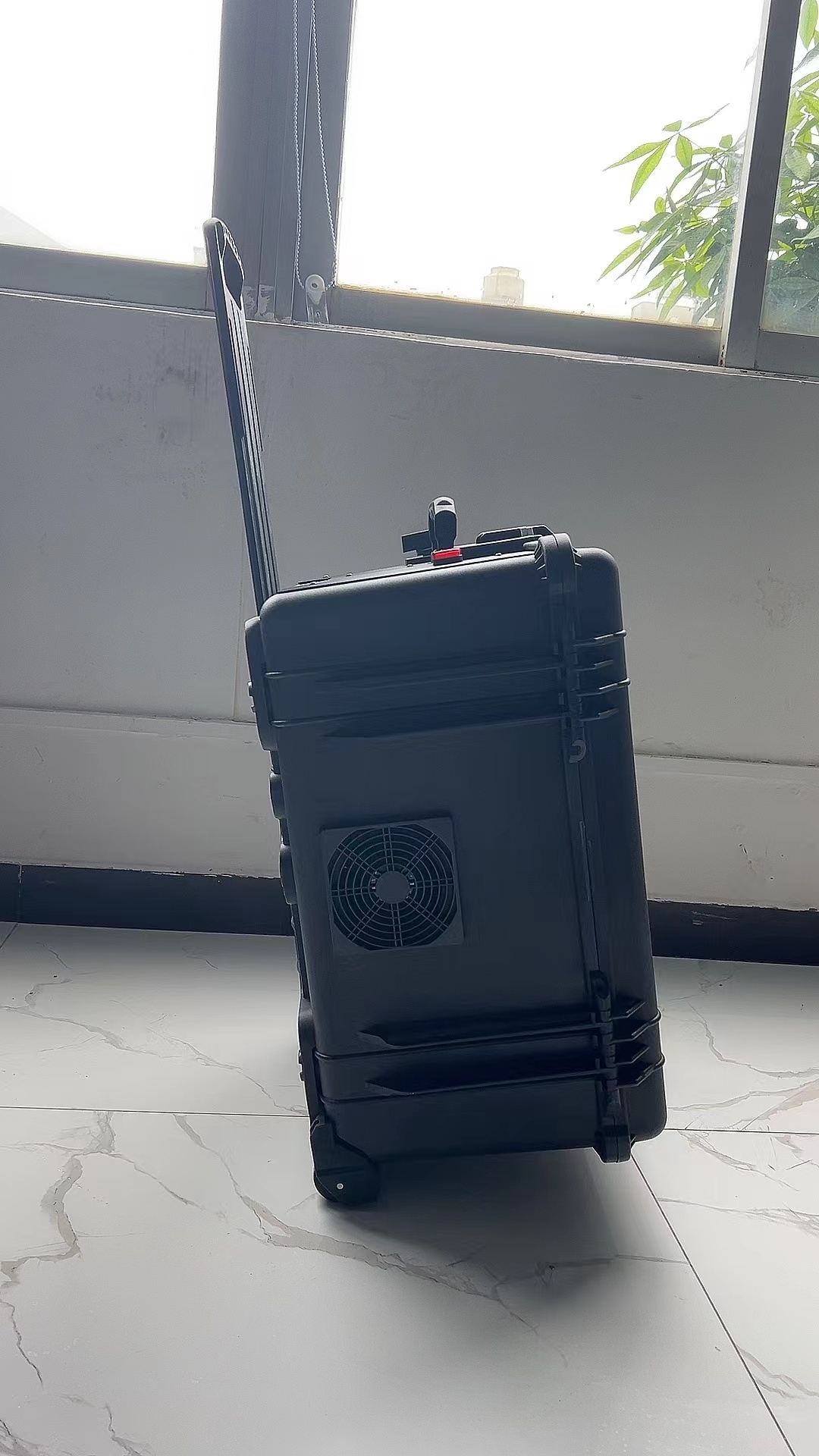  坡头手拉箱型移动通信干扰器